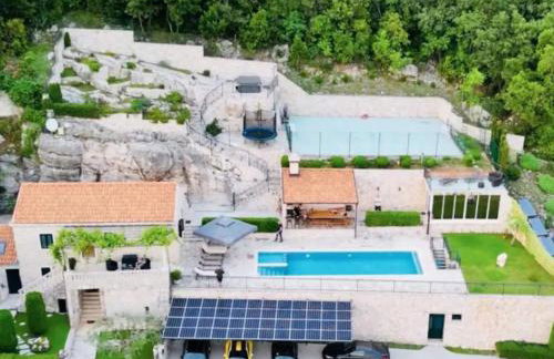 Villa Falcon Rook - Four-Bedroom Villa with Terrace and Swimming Pool - Photo 109