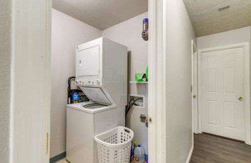 Updated Townhome Near Airport and Shopping! - Foto 21