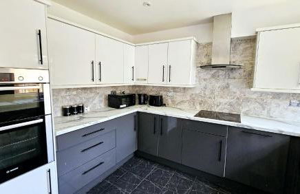 Cosy and spacious Home -Free parking, Free WiFi- sleeps 5 by FINNA Properties Ltd - Foto 21