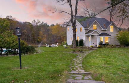 4BDR Heritage Estate w Pool Private Pond Fire Pit Cortland by AvantStay - Foto 1