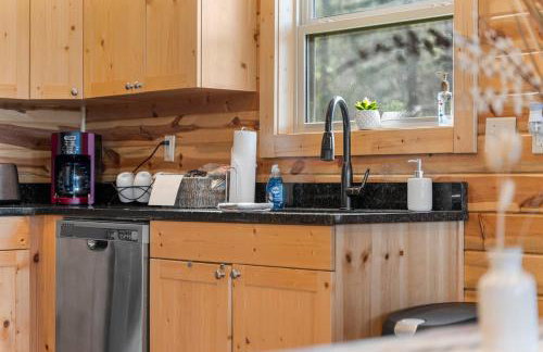 Cabin 1 - Peaceful Cabin Near River with Fire Pit and Hot Tub - Foto 27