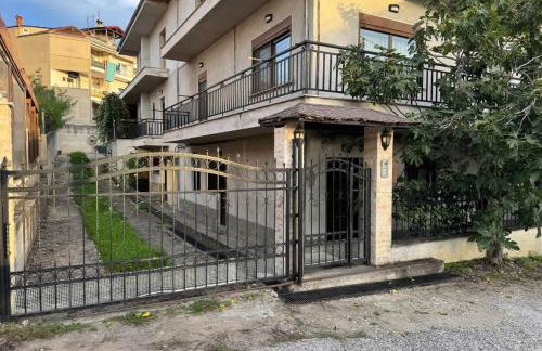 Anastasia's Kastoria Cozy Modern Garden Retreat - Foto 35