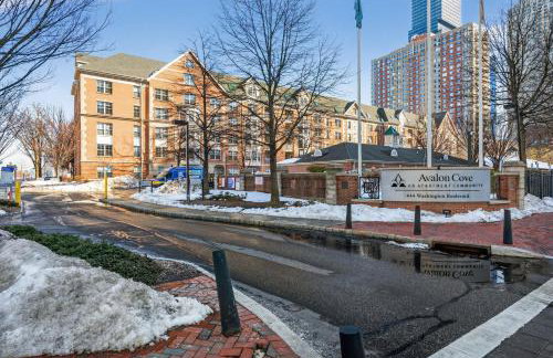 Newport 1 BR w Work Setup by Anyplace - 11747 - Foto 64