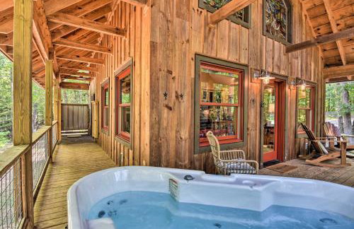 Romantic Asheville Area Cabin with Deck and Hot Tub! - Foto 25