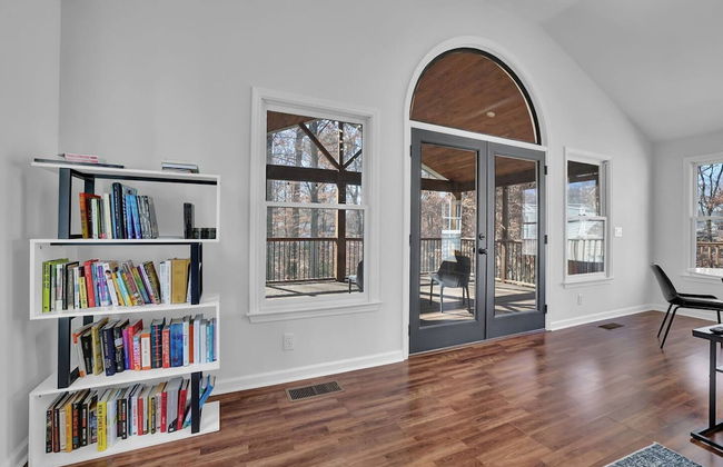 Chamblee Retreat 3BR Home w Spacious Porch - Foto 32