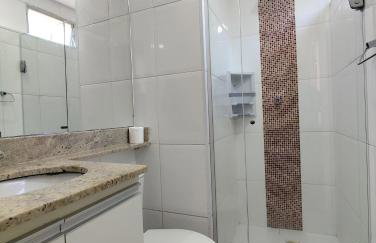 Apto 5E - 2 Quartos com Ar Condicionado, 2 Banheiros, 1 vaga e Internet - Frente ao Mar - Foto 36