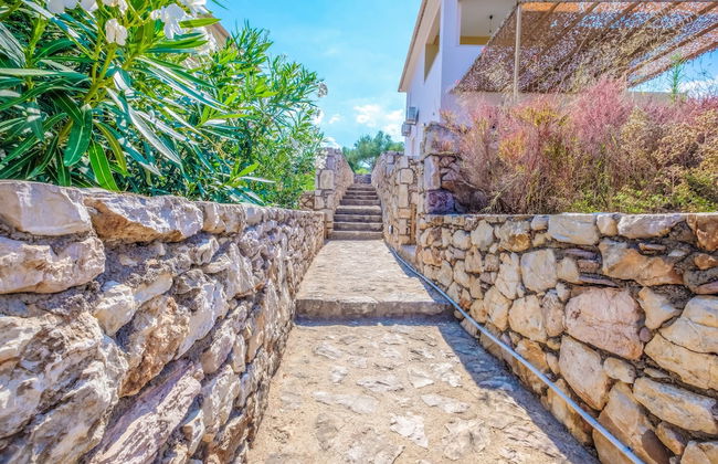 Hilltop Residences - Photo 33