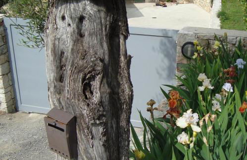 villa provençale en pierre avec vue sur la mer, piscine et jacuzzi - Foto 47