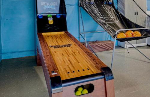 Villa Oasis 3 Miles to Hard Rock Stadium & Casino, Guitar Hotel Nearby, Pool, Game Room, Sleeps 12, 15 Min to Beach - Foto 21