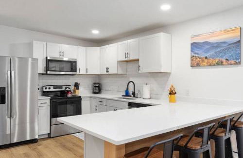 Hidden Hollow 3BD Cabin - Hot Tub, Wifi, Game Room, Fire Pit - Foto 19