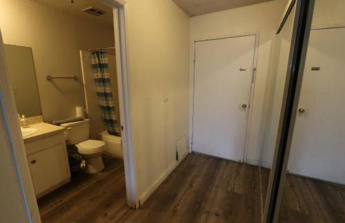 Private Apt with Queen bed in great neighborhood - Foto 7