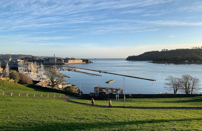 Cozy Coastal Apartment - Photo 11