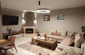 George Living House - Photo 2