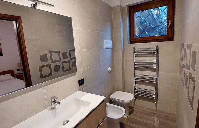 Lovely Flat With Shared Pool and Amazing Lake View - Photo 9