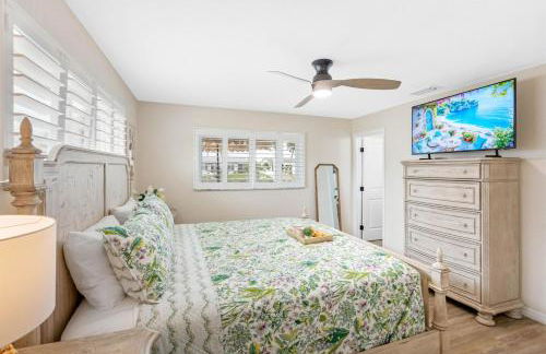 Brand New Saltwater Pool! - Waterfront Canal - Luxury Home - Foto 27