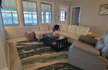 Waterfront home with Private Dock and swimming area, large fenced backyard - Foto 13