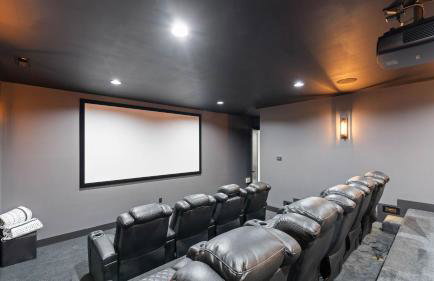 Blue Heron & Gray Fox by Avantstay 2 Lakefront Homes, Sleeps 44 Pool, Dock, Theater - Foto 18