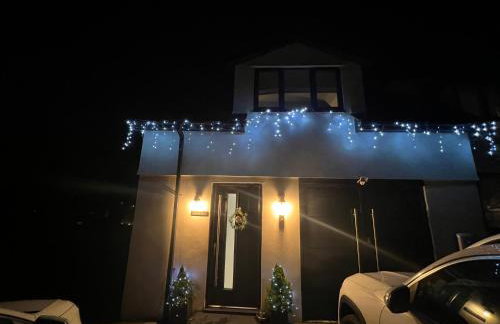 Orchard Lodge-Coastal Retreat, newly built hideaway with village views and private terrace - Foto 3