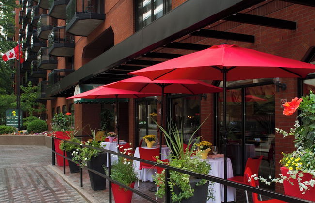 Cartier Place Suite Hotel - Photo 24