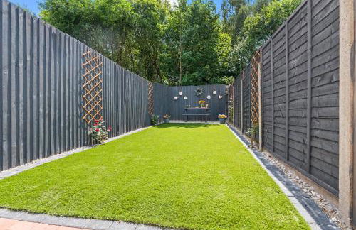 Free Parking ,Modern 4 bedrooms 10min from Birmingham city centre ideal for contractors ,Groups and Families - Photo 2