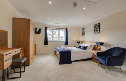 Hunters Cottage - Luxury, high end, hot hub, AC, slipper bath, couples retreat - Photo 32