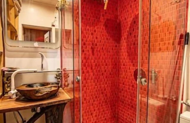 Luxurious Amber Villa With Private Pool and Garden Views - Photo 29