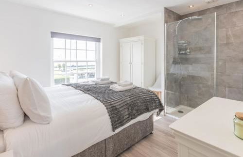 4-Bedroom Seafront House in Southend Sea Views - Pass the Keys - Foto 22