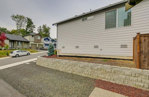 Easy Commuting! Modern SeaTac Unit with Fireplace - Foto 25