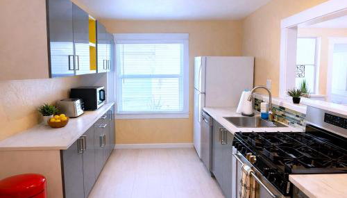 CasaViva Pacifica - 2BR Sleeps 10 with Firepit, BBQ & Shared Yard - Walk to Hillcrest Fun, Near Zoo, Balboa Park & Beaches - Foto 5, stove, dishwasher, toaster