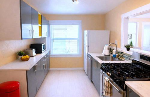 CasaViva Pacifica - 2BR Sleeps 10 with Firepit, BBQ & Shared Yard, Kids Zone - Walk to Hillcrest Fun, Near Zoo, Balboa Park & Beaches - Foto 5