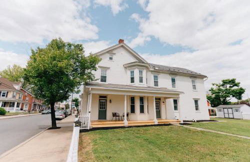 Newly Renovated Vintage Inspired Large 4 BR Home - Foto 1