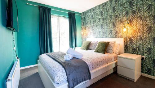 Cheerful 4-bedroom house with multiple car parking - Foto 1