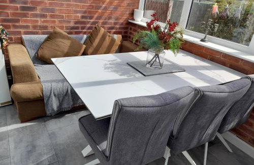 Cosy and Private with 55"TV and Dedicated Toilet Shower Space - Foto 4