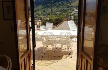 Villa del Golfo Urio with swimming pool shared by the two apartments it is essential to have a car - Foto 6