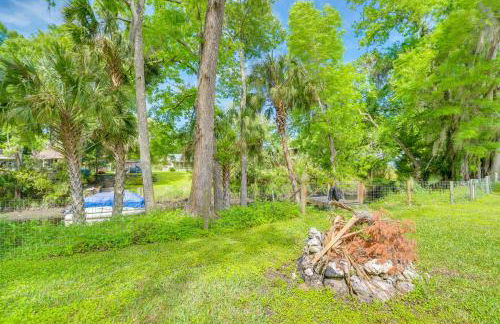 Relax Fireside Riverfront Inglis Duplex with Dock - Foto 27