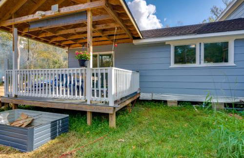 10 Mi to Lake Conroe Couples Retreat with Porch! - Photo 20