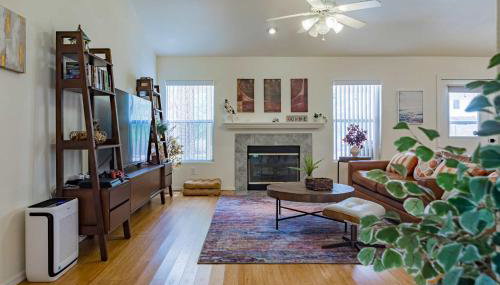 Modern House with Office Cornhole Near Freeways - Foto 5