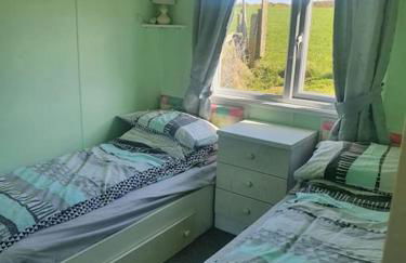 On farm Chalet, sleeps 6, Rhoshirwaun - Foto 4