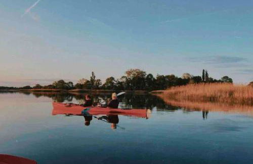 Ferienwohnung Nr. 1 Terrasse Bodden Kanu Bootssteg - Photo 12