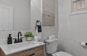 Brick and Modern on Miami St By StayLage - Foto 34