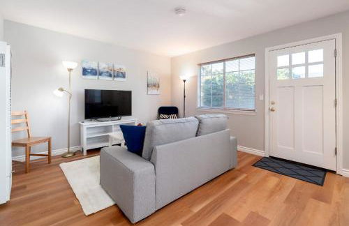 Bright Quiet Comfy 1BR Cottage in Mountain View - Photo 2