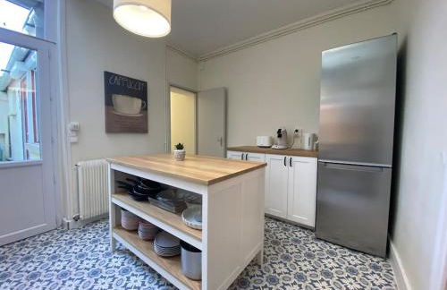 Maison de Charme - 4 Chambres - Courette & Parking Gratuit - Foto 49