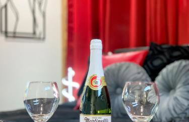 Romantic Red Room - Adults Only Couples' Retreat - Foto 13