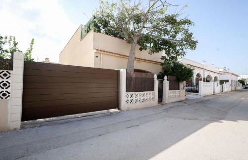 Cómodo chalet en la playa con gran patio exterior cerca del MET Y Campo de Golf - Photo 15