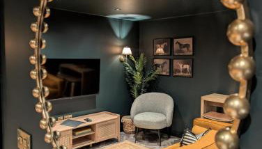 The Hideaway Bureau - Islay - Photo 2