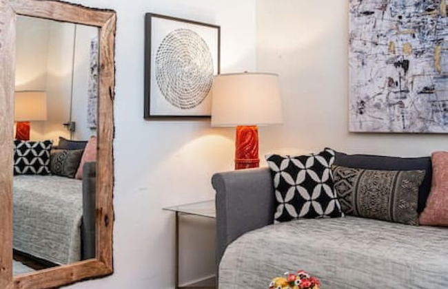 High-design Loft on Historic Alley Park Free - Photo 32