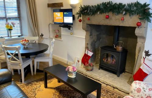 Carr’s cottage Eyam Peak District, - Photo 32