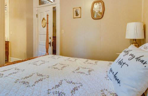 Creekfront Yellville Manor with Parlors and Fire Pit! - Foto 31