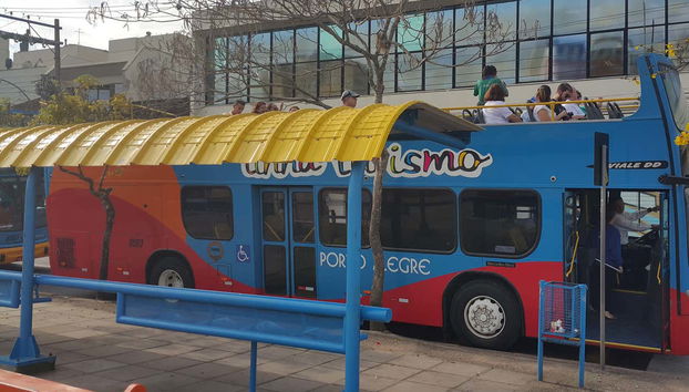 Travel on the sightseeing bus