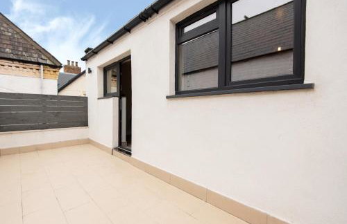Spacious Cottage 3 Bedrooms with Free Private Parking in a Central Location - Foto 14